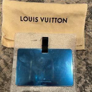 Small mirror from twist lock purse